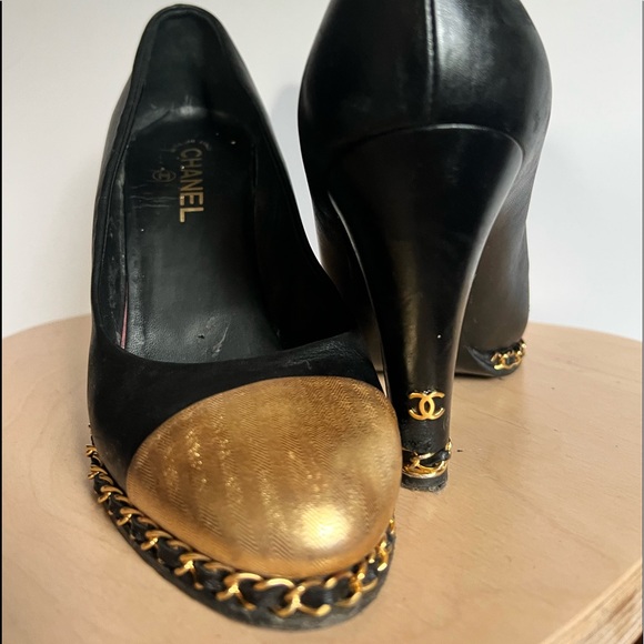 CHANEL VINTAGE HEELS - Picture 8 of 10